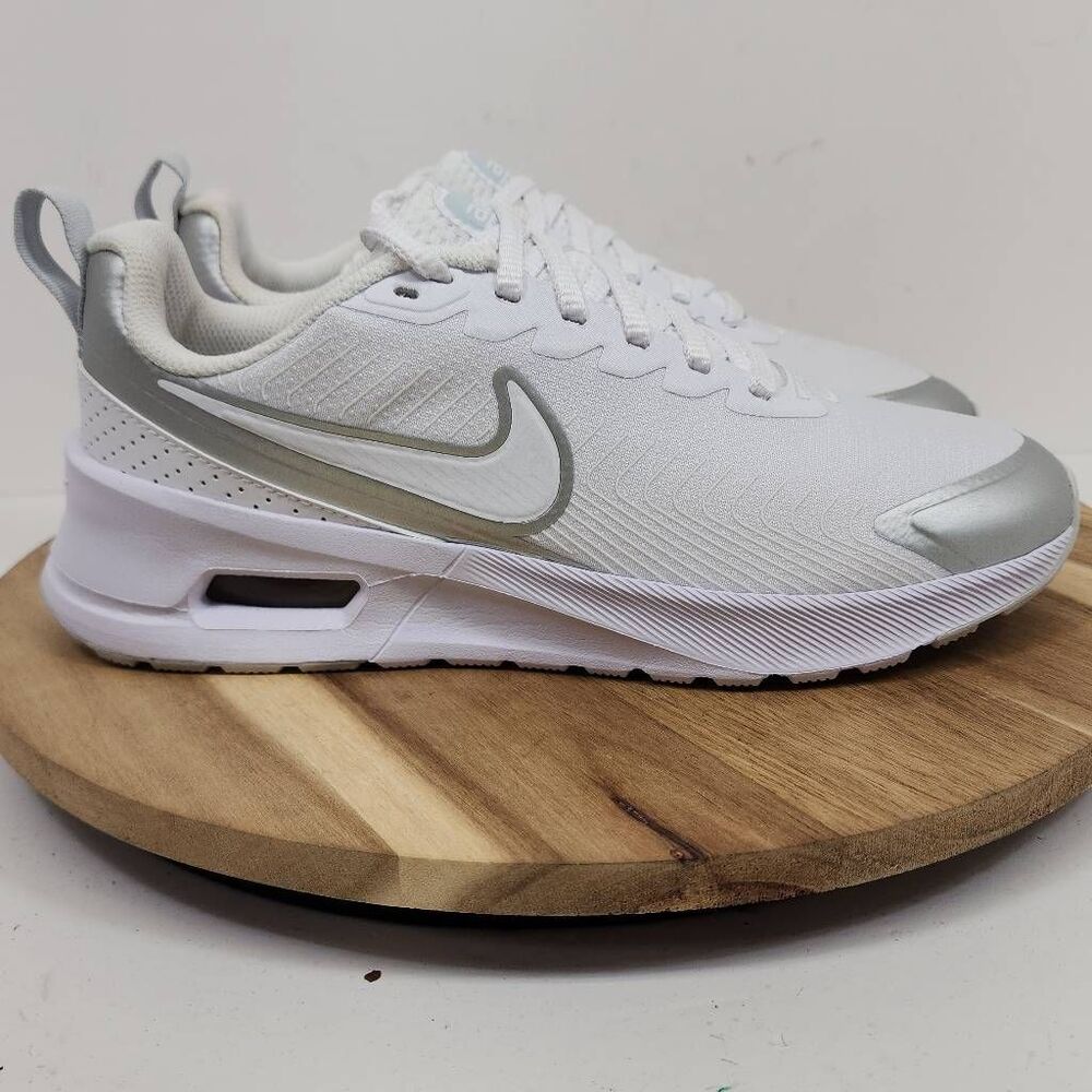 Nike Air Max Nuaxis sneakers Women's Size 8.5 White Silver